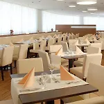 Austria Trend Salzburg West Hotel 4*