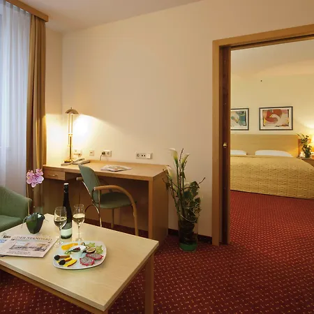 Austria Trend Salzburg West Hotel 4*