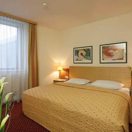 Hotel Austria Trend Salzburg West 4*