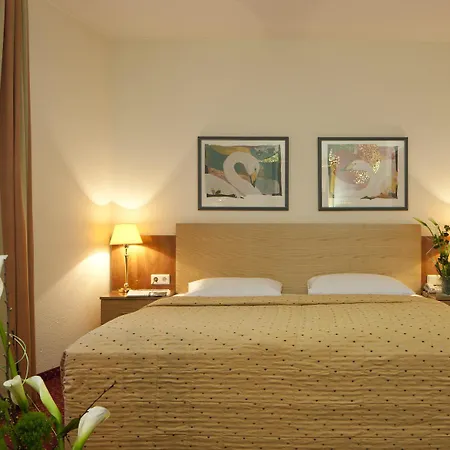 Austria Trend Salzburg West Hotel 4*