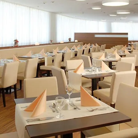 Austria Trend Salzburg West Hotel 4*