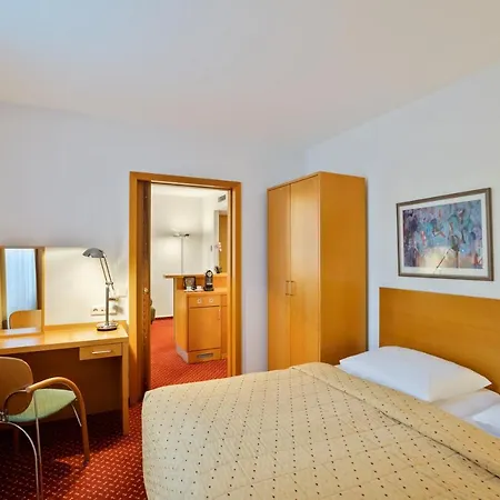 Austria Trend Salzburg West Hotel 4*