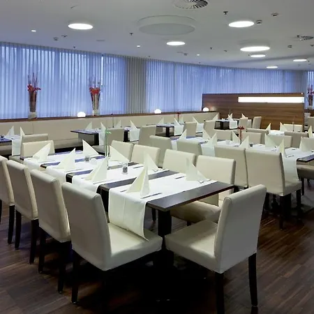 Austria Trend Salzburg West Hotel 4*