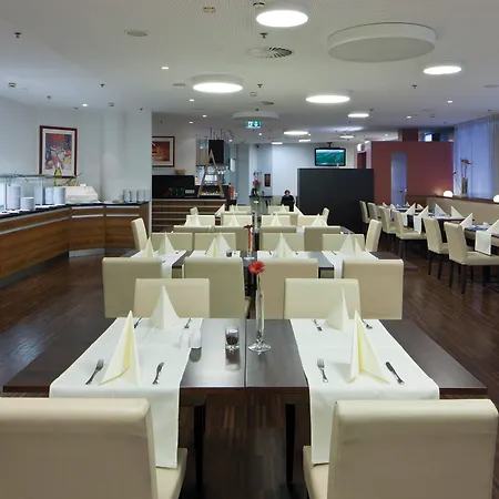 Austria Trend Salzburg West Hotel 4*