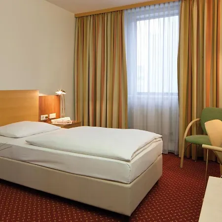 Austria Trend Salzburg West Hotel 4*